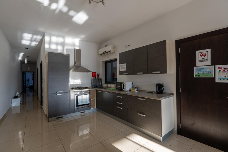 Others 2, Cozy Bedroom, shared bathroom - Shared Flat -Gzira