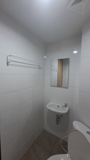Bathroom 5, Favian's Lux Alton Apartement, Semarang