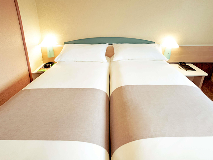 Bedroom 2, ibis Poitiers South, Vienne