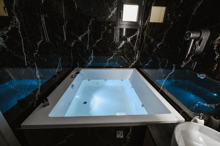 Others 3, Port View Suites, Thessaly