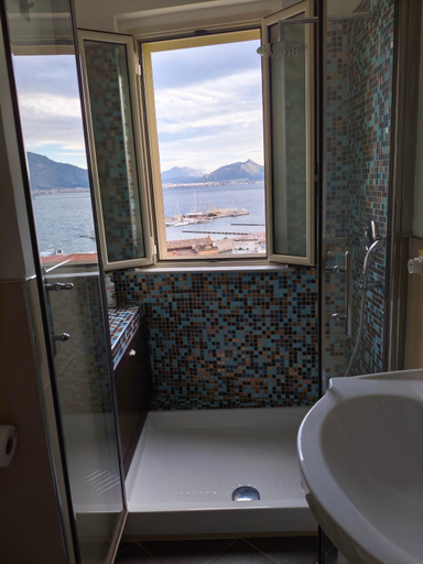 Bathroom 4, Il Balcone sul mare, Palermo