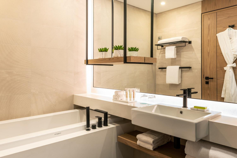 Bathroom 4, Le Royal Meridien Beach Resort & Spa, Dubai