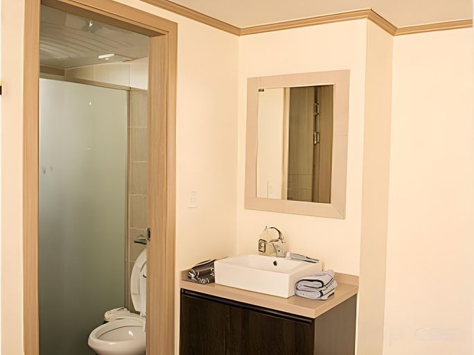 Bathroom 3, Roi Guesthouse, Mapo