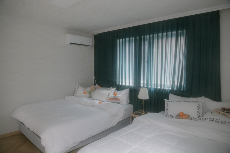 Bedroom 2, Hongik Univ. Station Greenery Terrace House, Mapo
