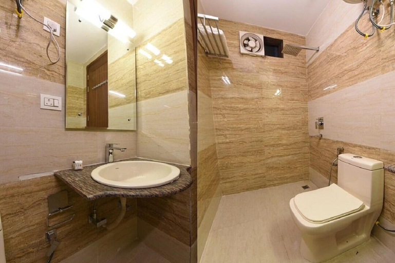Bathroom 3, FabHotel Under Bridge, Delhi