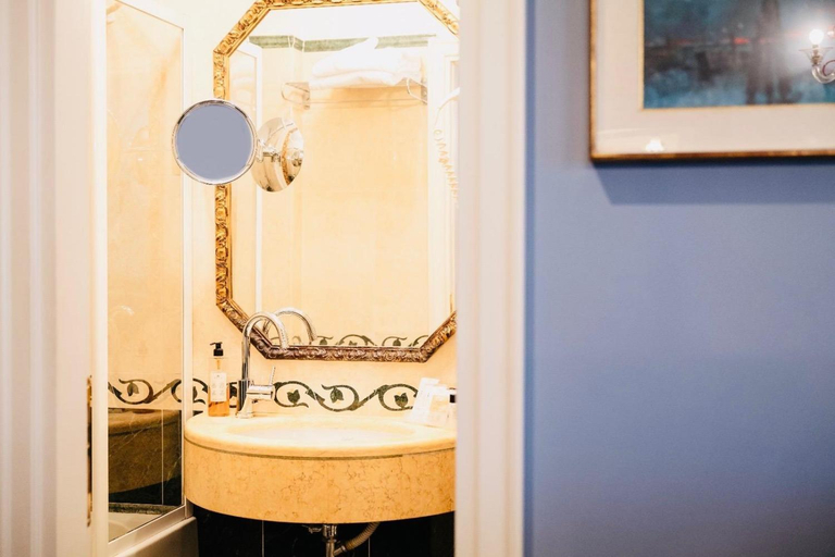 Bathroom 4, Pensione Accademia - Villa Maravege, Venezia