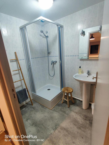 Bathroom 2, Maison d'Hotes La Grange, Cantal