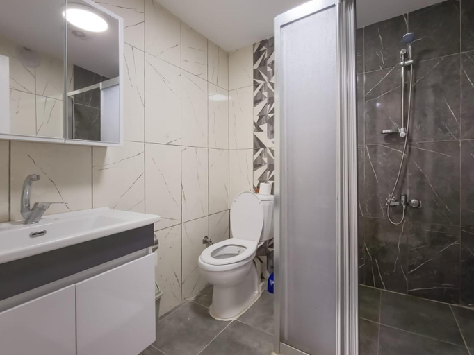 Bathroom 4, Istanbul Taksim Green House Hostel, Beyoğlu
