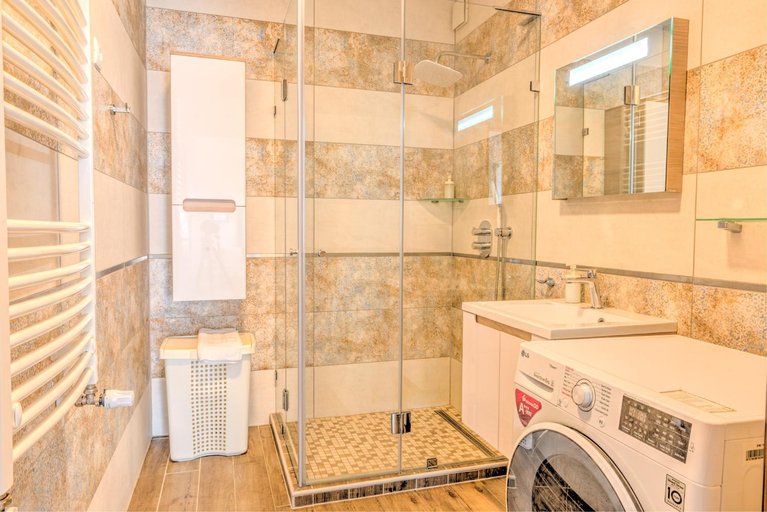 Bathroom 3, Central Apartments, Budapesti