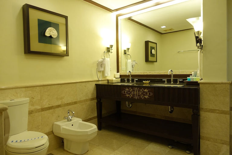 Bathroom 4, Henann Regency Resort & Spa, Malay