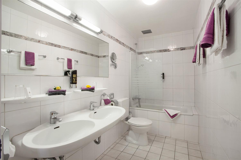 Bathroom 4, Hotel Ambassador Duesseldorf, Düsseldorf