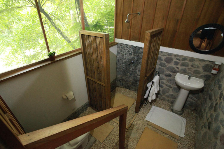 Bathroom 3, Ave Sol River Sanctuary, Siquirres