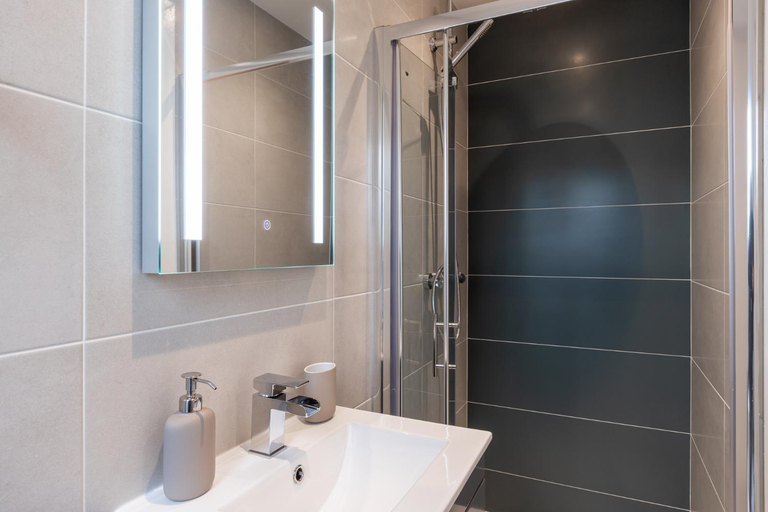 Bathroom 2, The Hawthorn Rooms Dingle