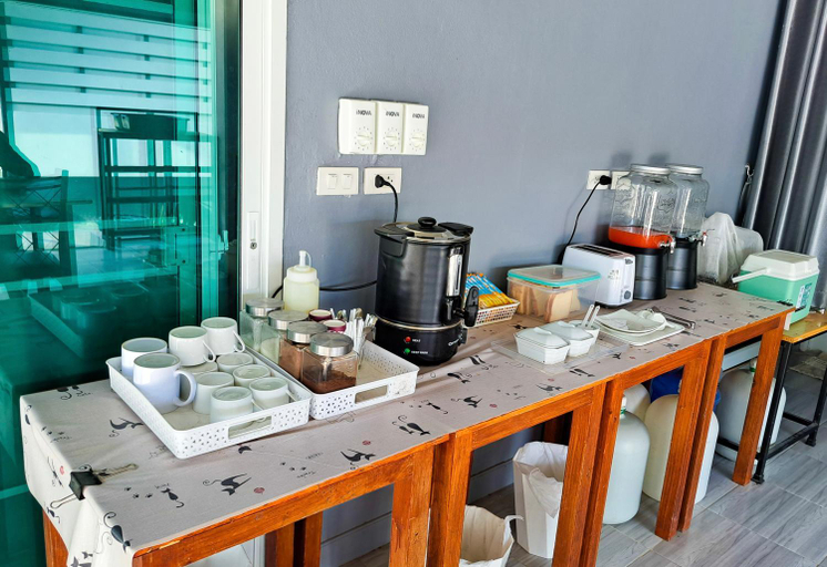 Food & Drinks, ไอวี่ ดีลักซ์ รีสอร์ท, Thap Sakae