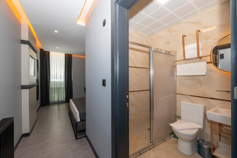 Bathroom 5, White Palace Hotel, Bakırköy