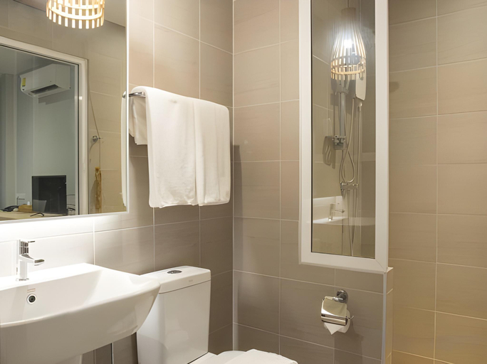 Bathroom 4, LaRio Hotel Krabi, Mueang Krabi