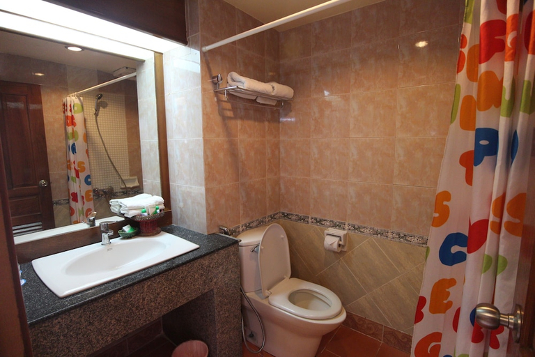 Bathroom 3, PHI PHI HOTEL, Mueang Krabi