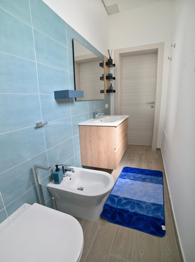 Bathroom 2, Mary Lucy, Lecce