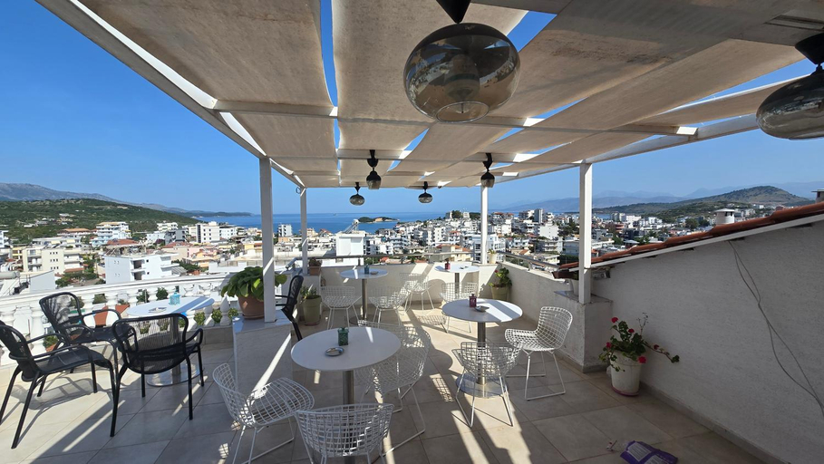 Food & Drinks 4, Villa A & A, Sarandës