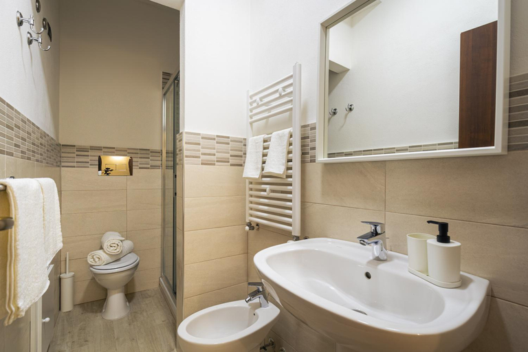 Bathroom 3, Open Sicily residence i quattro canti, Palermo
