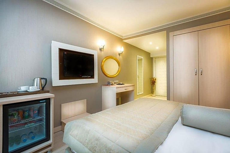 Bedroom 3, Osmanbey Fatih Hotel, Şişli
