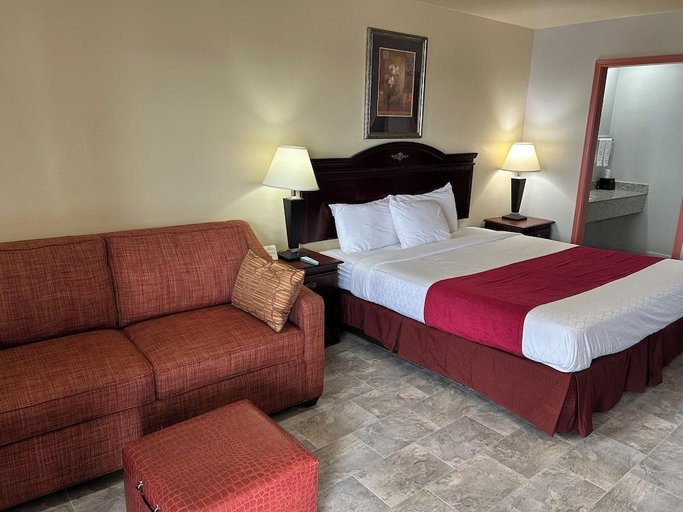 Bedroom 2, Howards Inn Motel, Saint Landry