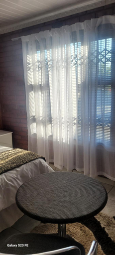 Bedroom 4, Mrakes Guesthouse, Lejweleputswa