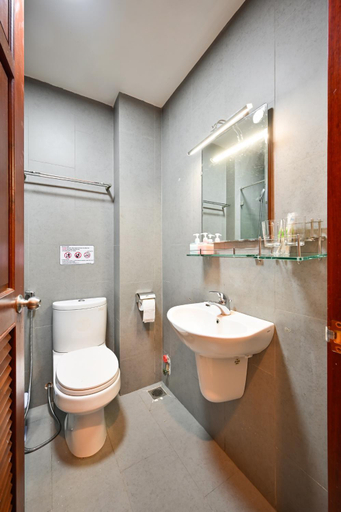 Bathroom 3, Huyen Homestay, District 1