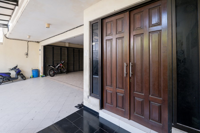 Exterior & Views 2, RedDoorz @ Graha 99 Simomulyo, Surabaya
