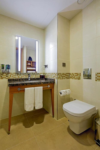 Bathroom 4, Hampton by Hilton Istanbul Atakoy, Bakırköy