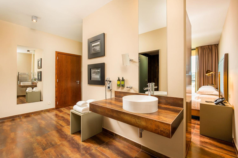 Bathroom 5, NAU Morgado Golf & Country Club, Portimão