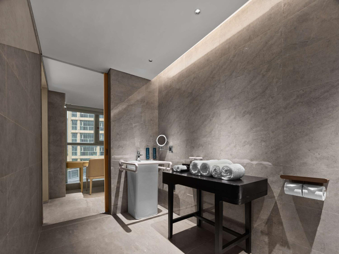 Bathroom 4, DoubleTree by Hilton Weihai, Weihai