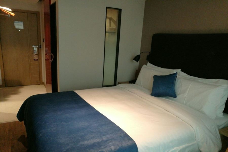 Bedroom 2, Yitel (Shanghai Caohejing Middle Ring Road Caobao Road), Shanghai