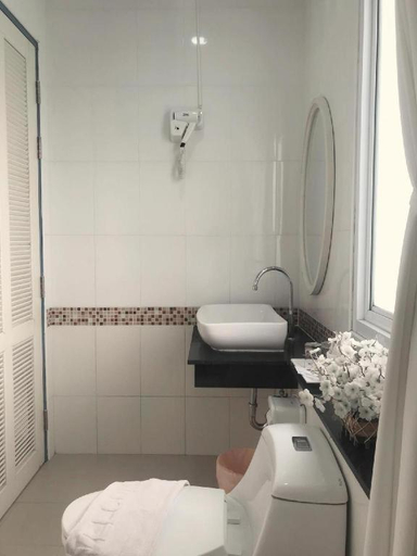 Bathroom 4, Ancora Y&W Boutique Hotel, Mueang Krabi