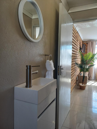 Bathroom 3, Inni Bush Guesthouse, West Rand