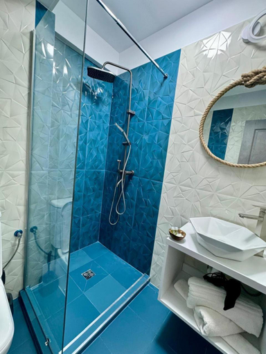 Bathroom 2, Navis Mamaia Nord, Navodari