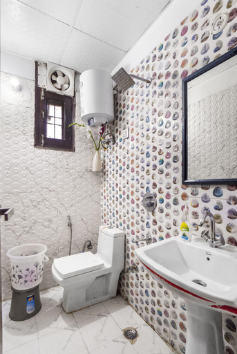 Bathroom 2, Homlee Divya 3 BHK with kitchen & Parking Vaishali, Gautam Buddha Nagar