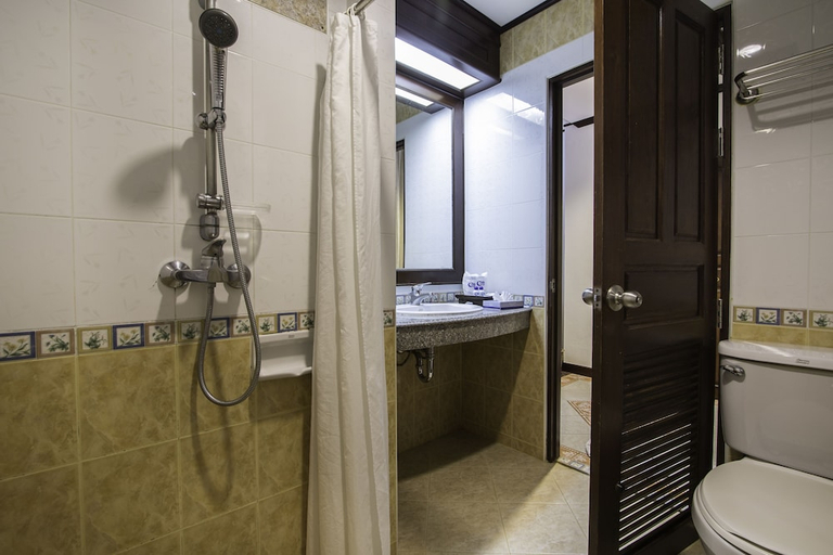Bathroom 4, Crystal Hotel Krabi, Mueang Krabi