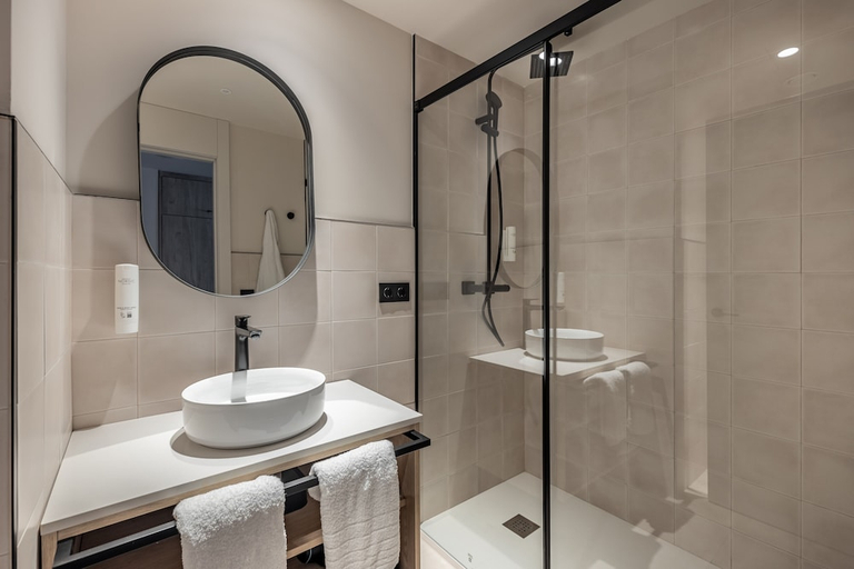 Bathroom 2, Libere Madrid Chamberi, Madrid