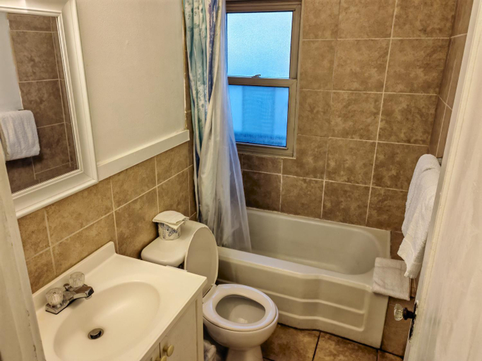 Bathroom 4, Cheyenne Motel, Laramie