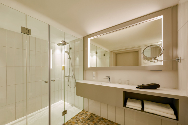 Bathroom 4, H+ Hotel Wien, Wien