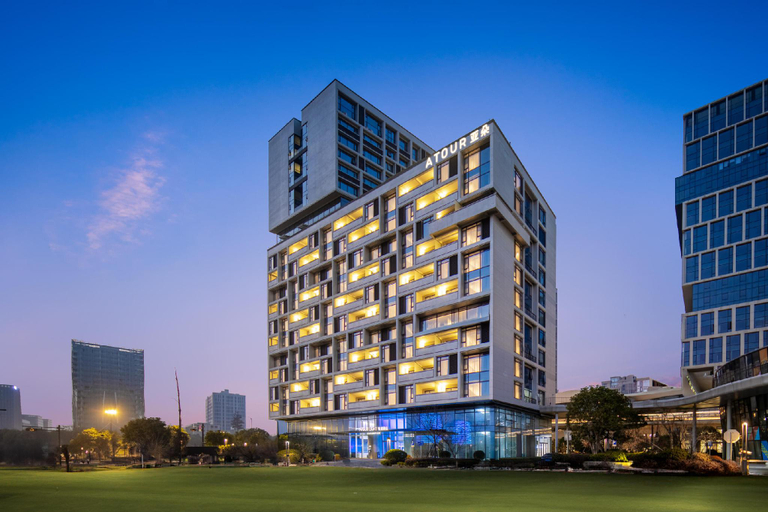 Exterior & Views