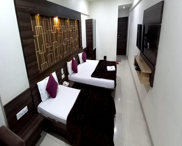 Others 4, Hotel orange, Valsad