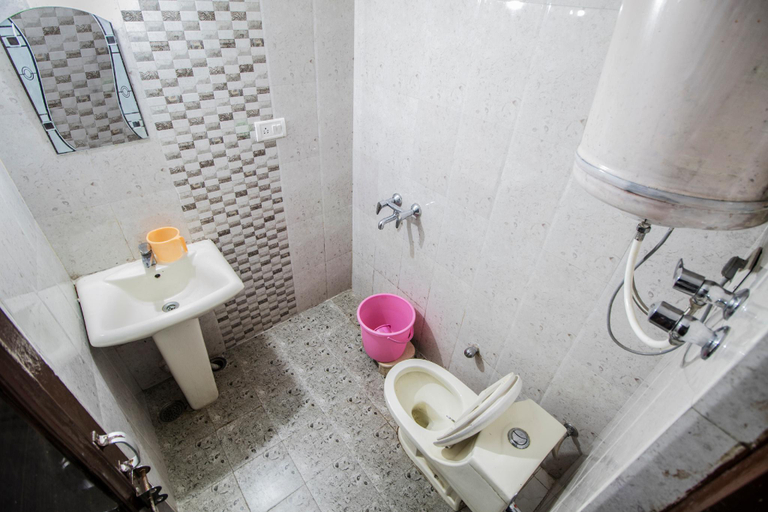 Bathroom 5, Hotel Holiday Plaza, Chamba