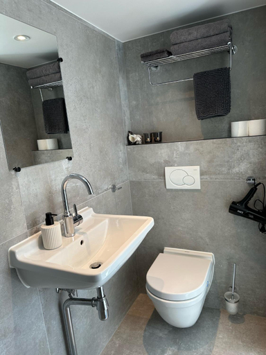 Bathroom 3, The Lighthouse Cabin, Noordwijk