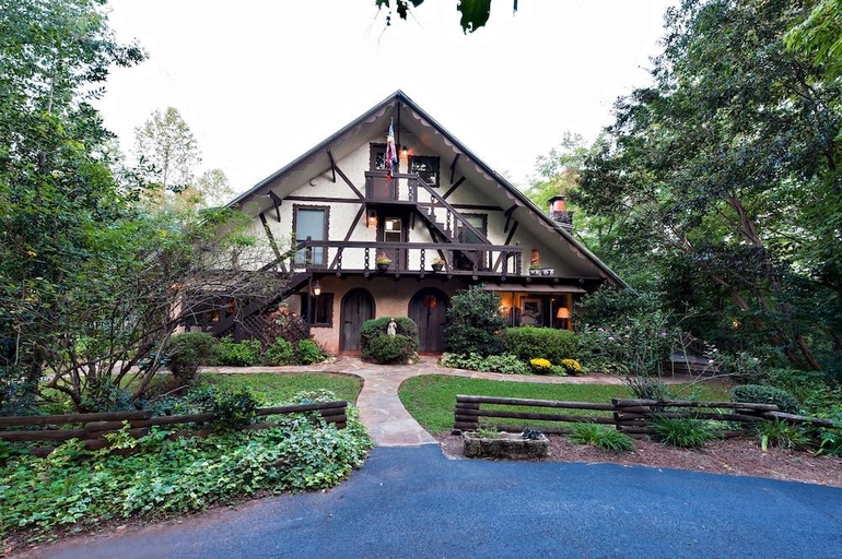 Exterior & Views