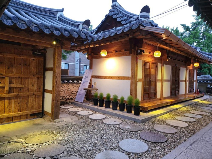 Exterior & Views 4, Jeonju Pungnamheon Hanok Stay, Jeonju