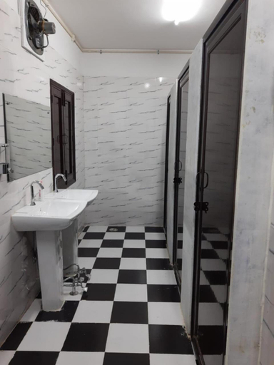 Bathroom 4, Abuzz OC Shahpur Jat, Delhi