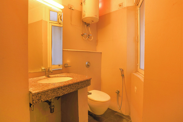 Bathroom 4, Fabhotel All In One, Delhi