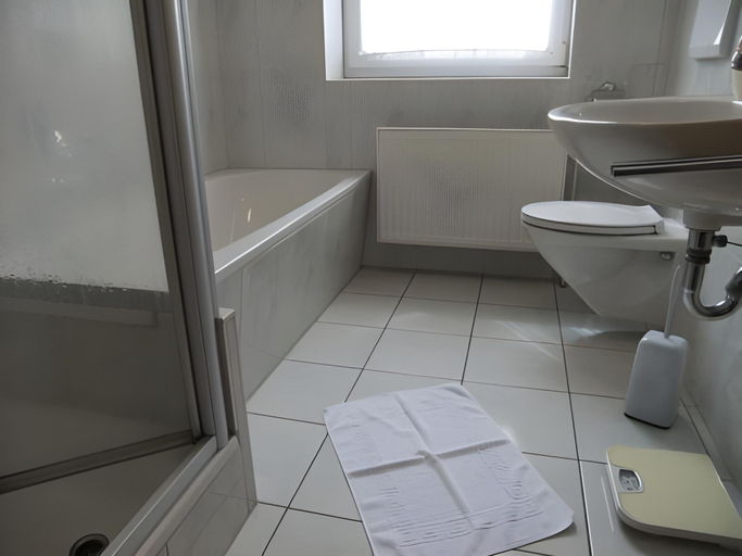 Bathroom 2, Hotel Kniep, Hildesheim